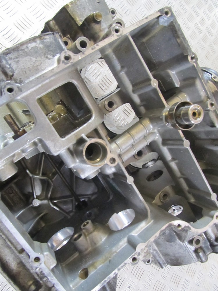 2002 TRIUMPH TT 600 CRANK CASES