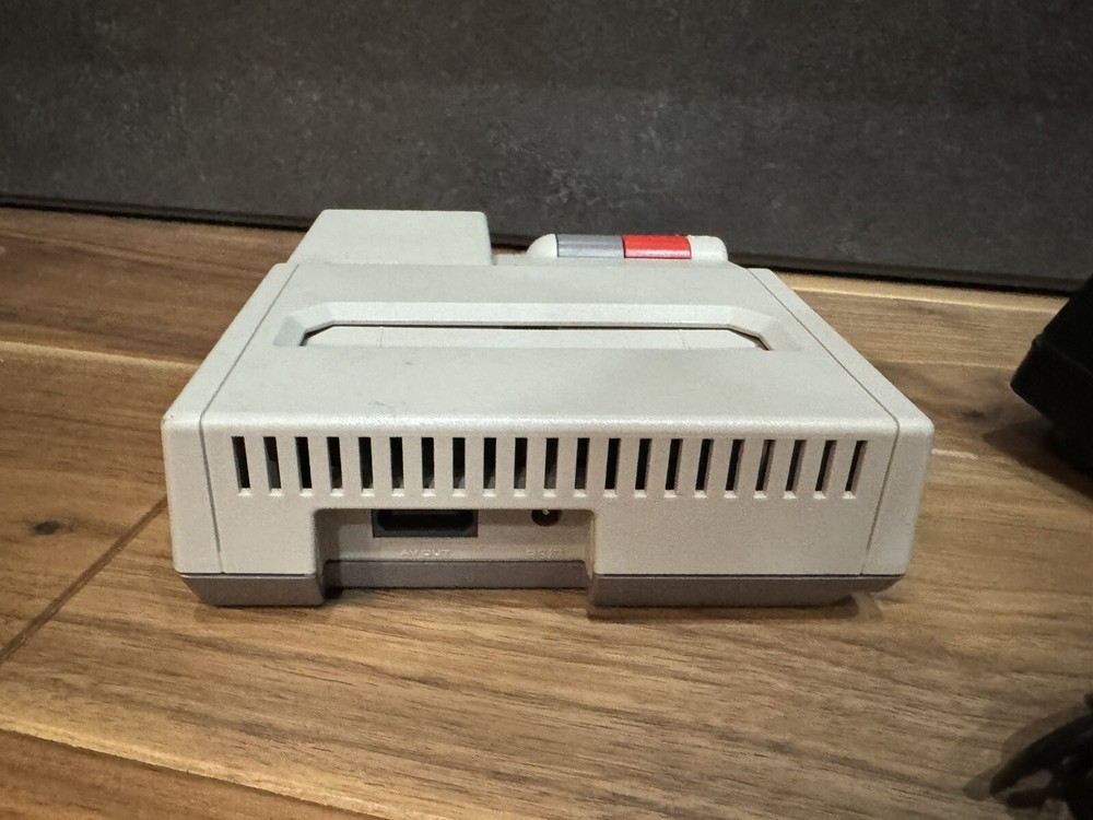 Nintendo Famicom AV Top Loader Family Computer Console OEM + Dog Bone Controller