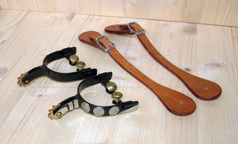 BABY STUDDED SPURS