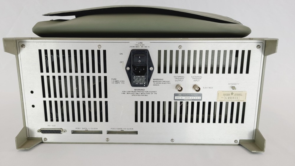 Hewlett Packard (HP) 1651A Logic Analyzer with Data Cables and Disc