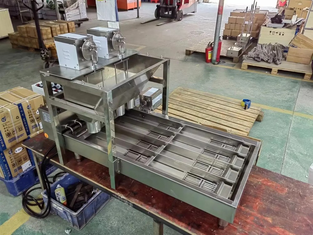 Commercial Automatic Donut Maker Doughnut Making Machine 7200pcs/H 208V 4 Rows