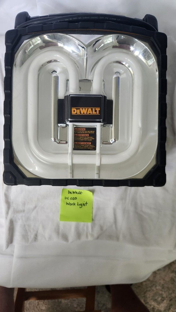 DEWALT DC020 18V BATTERY/120V  WORK LIGHT TESTED/WORKS