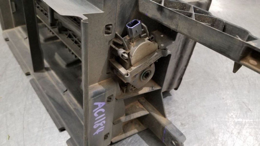 17 FORD F150 LOWER AIR SHUTTER ASSEMBLY