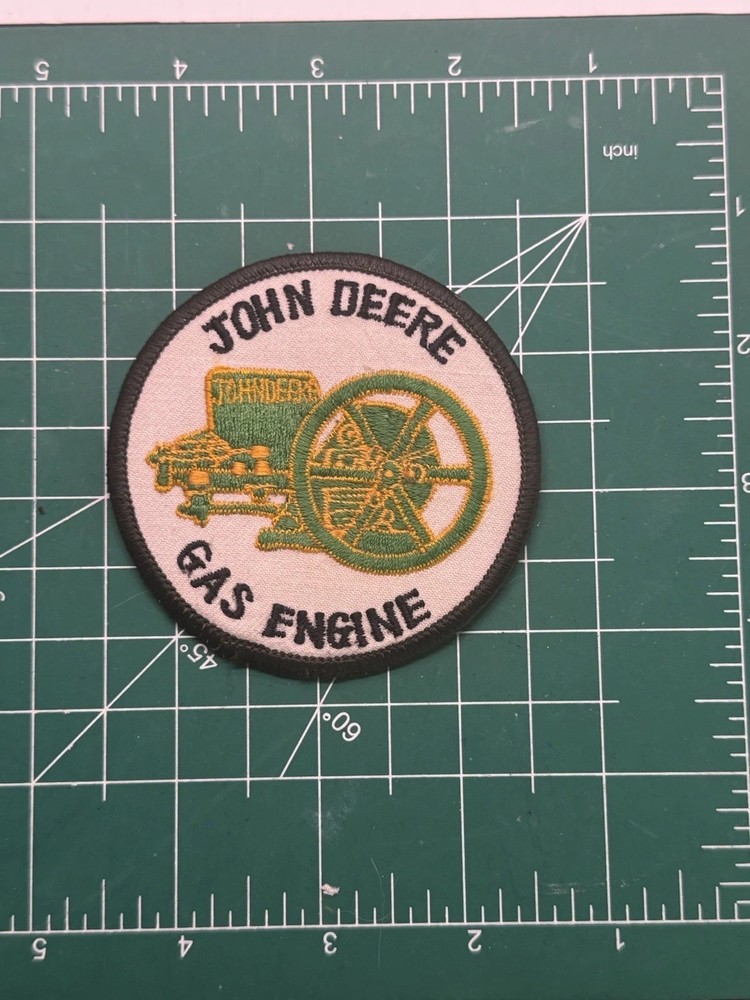 VINTAGE ADVERTISING JOHN DEERE TRACTOR Patch Keychains Merchandise