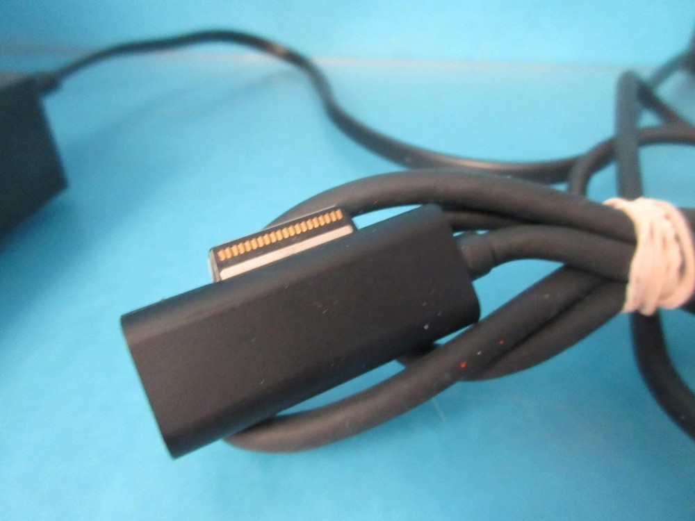 MICROSOFT SURFACE 1661 DOCKING STATION DOCK WITH AC ADAPTER POWER 1749