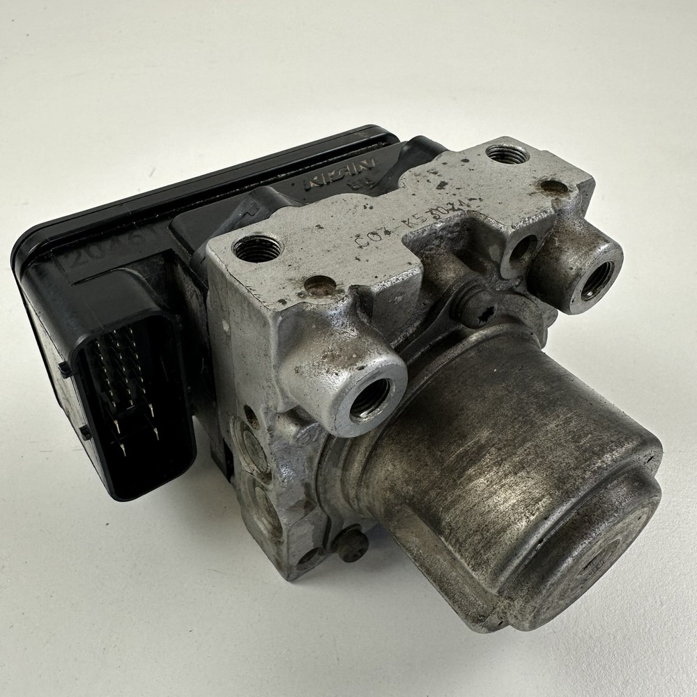 Triumph Rocket Classic 2013 ABS pump modulator control unit block