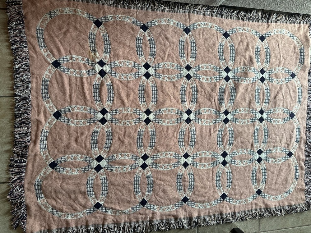 Woven Double Wedding Ring pattern blanket with fringe.