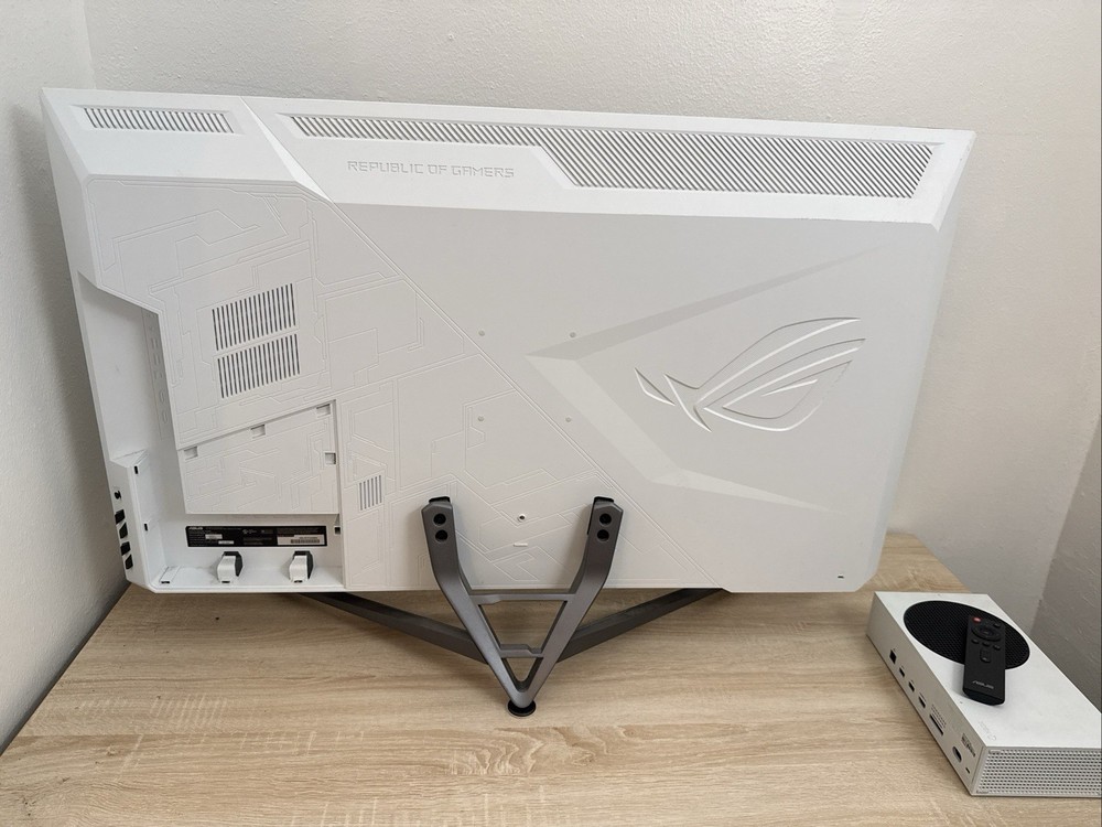 ROG STRIX XG43UQ