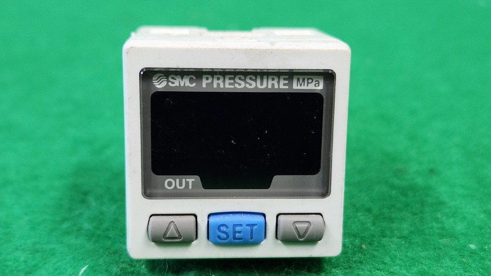 SMC ISE30-01-65-M Digital Pressure, USED