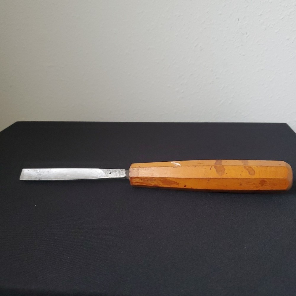 VINTAGE MARKED BUT UNKNOWN BEVEL EDGE CHISEL #4