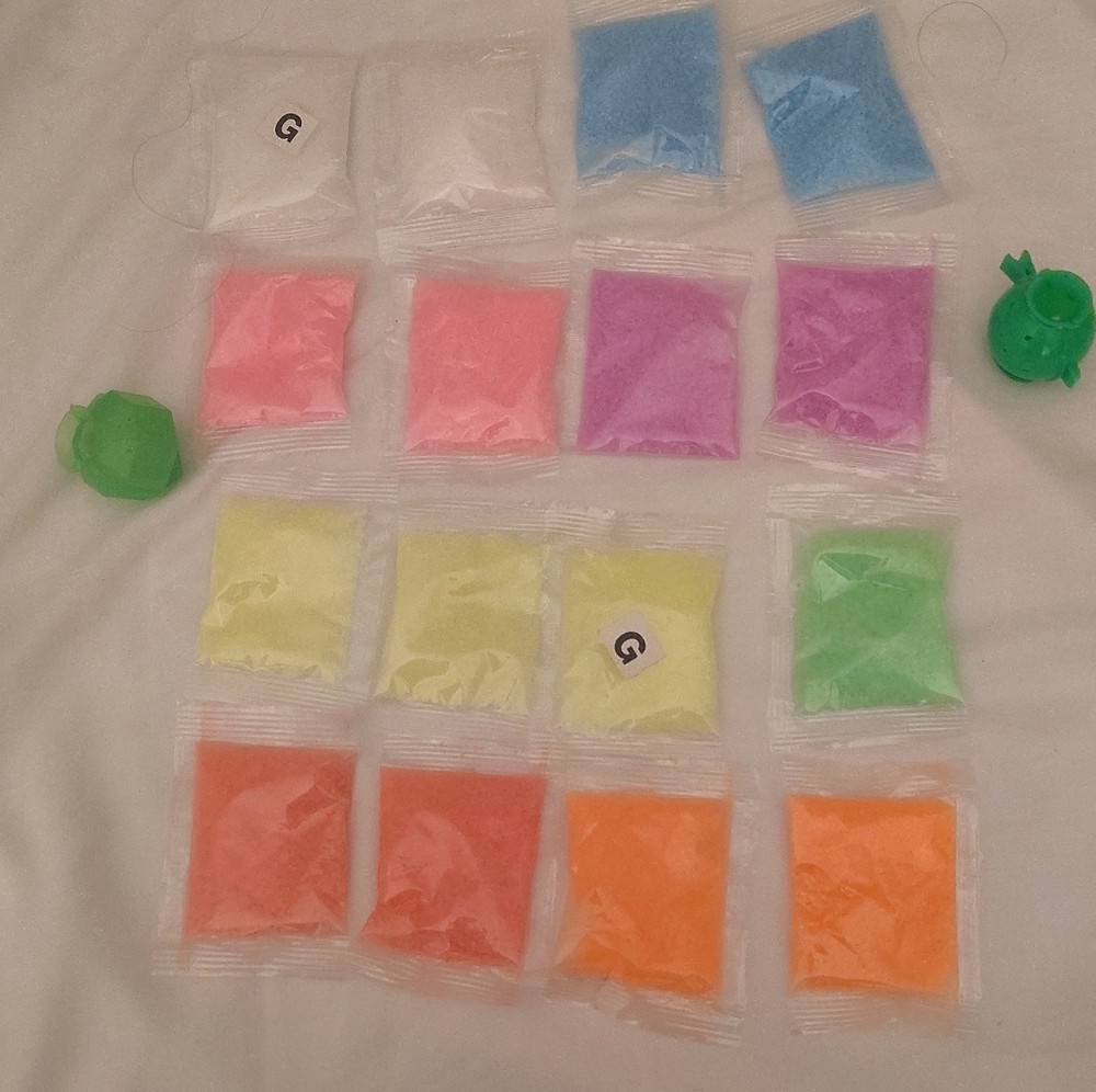 D.I.Y bouncy balls 16 powder packets wit 2 mold shaped