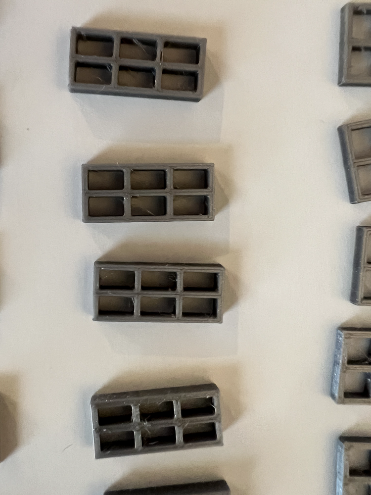 O Scale Standard Windows - Pack of 15 Featuring 3 Different Designs