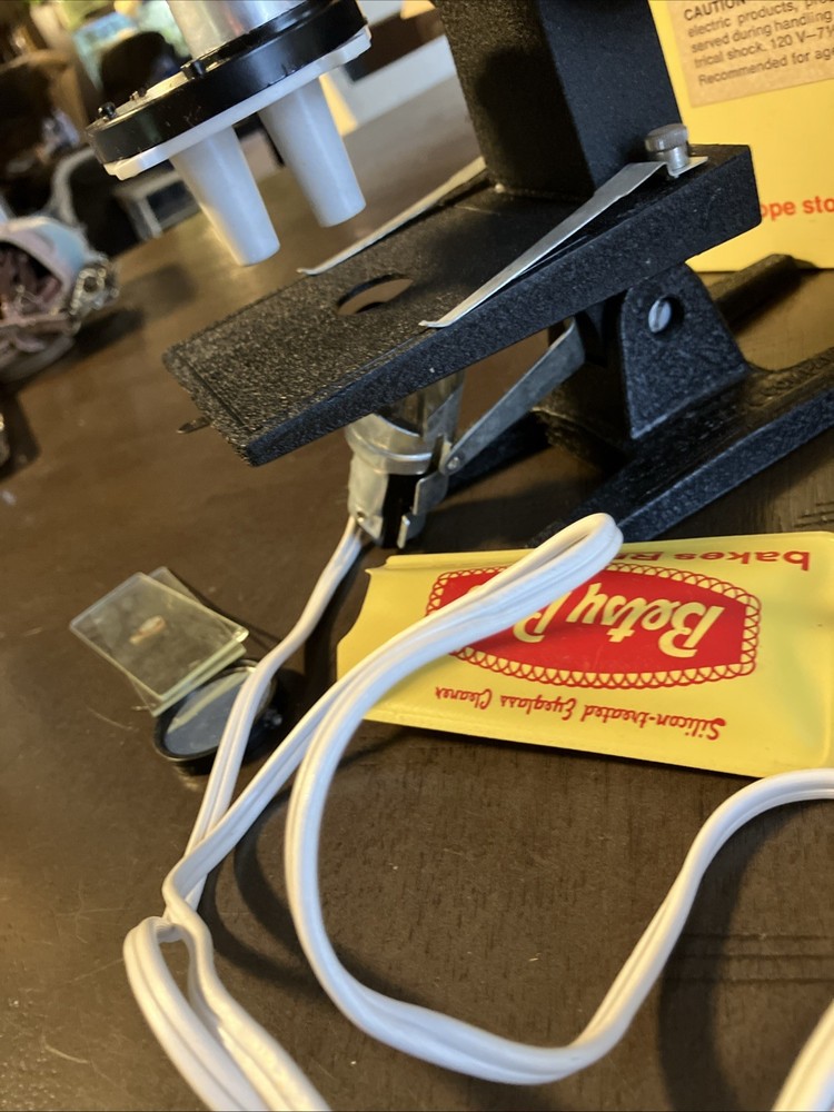 Gilbert Microcraft Microscope With Storage Box. With 24 Scientific Slides