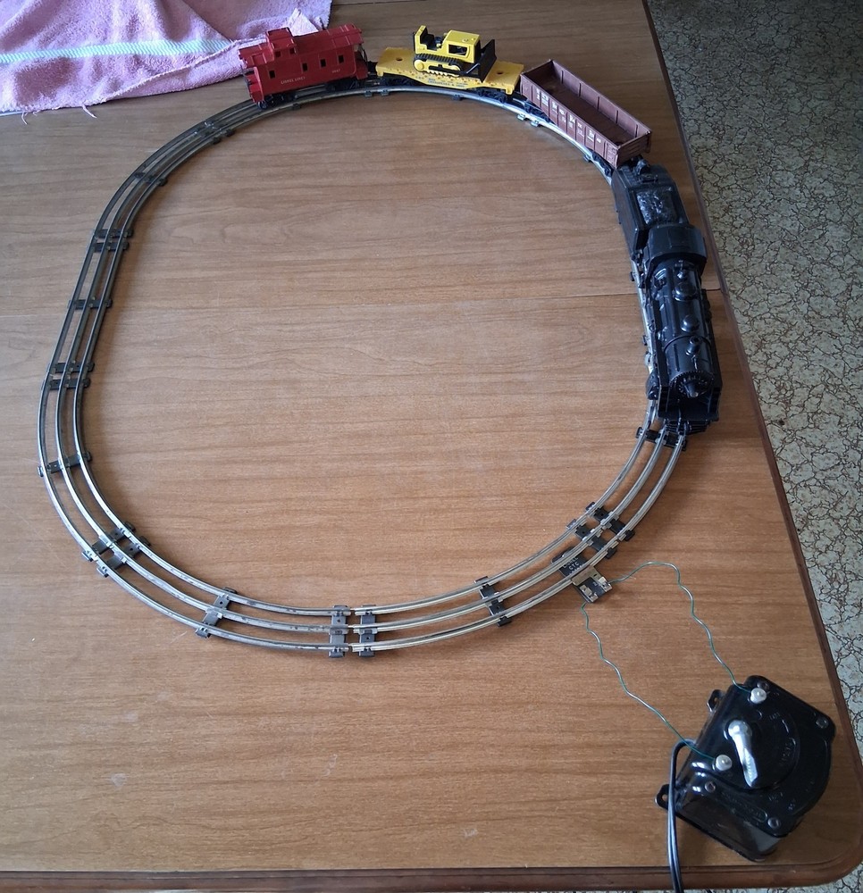 Lionel Set with 1060 Loco