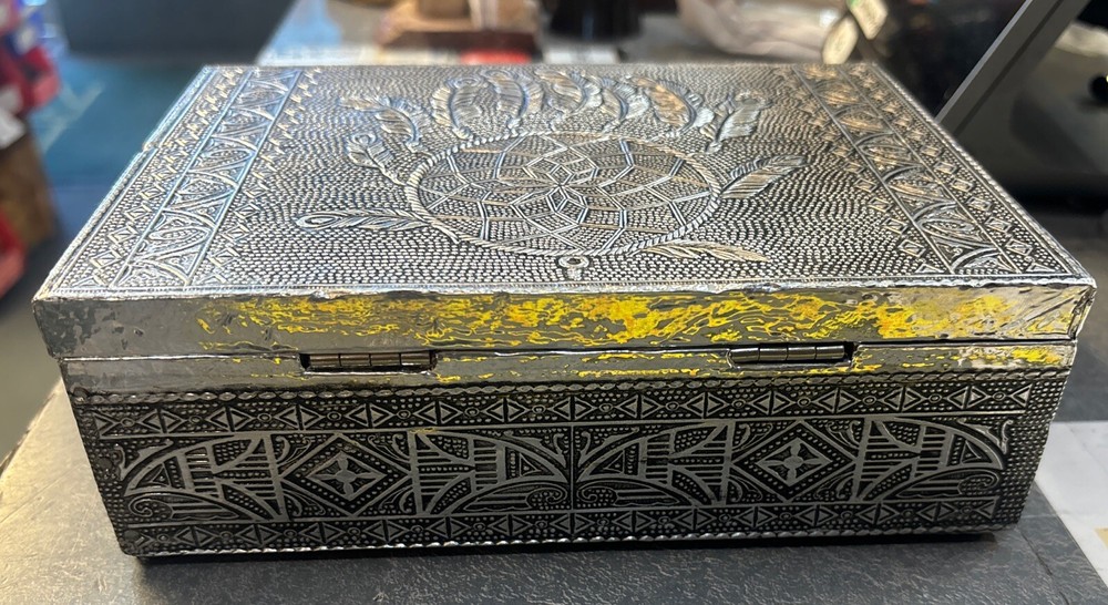 Silver colored Lined tarot card box with Dreamcatcher on it