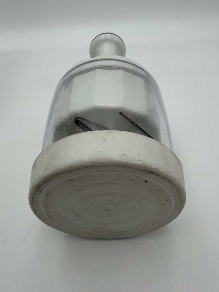 Pampered Chef Push Function Food Chopper - White - #2585: Preowned