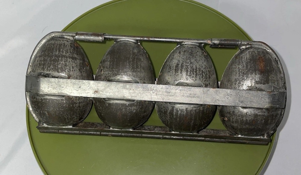 TC Weygandt Co 4-Compartment Chocolate Easter Egg Mold