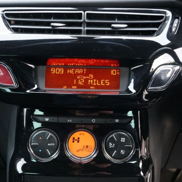 Citreon DS3 Carplay/Android Auto. Dual Bluetooth/ Night Vision Reverse Camera