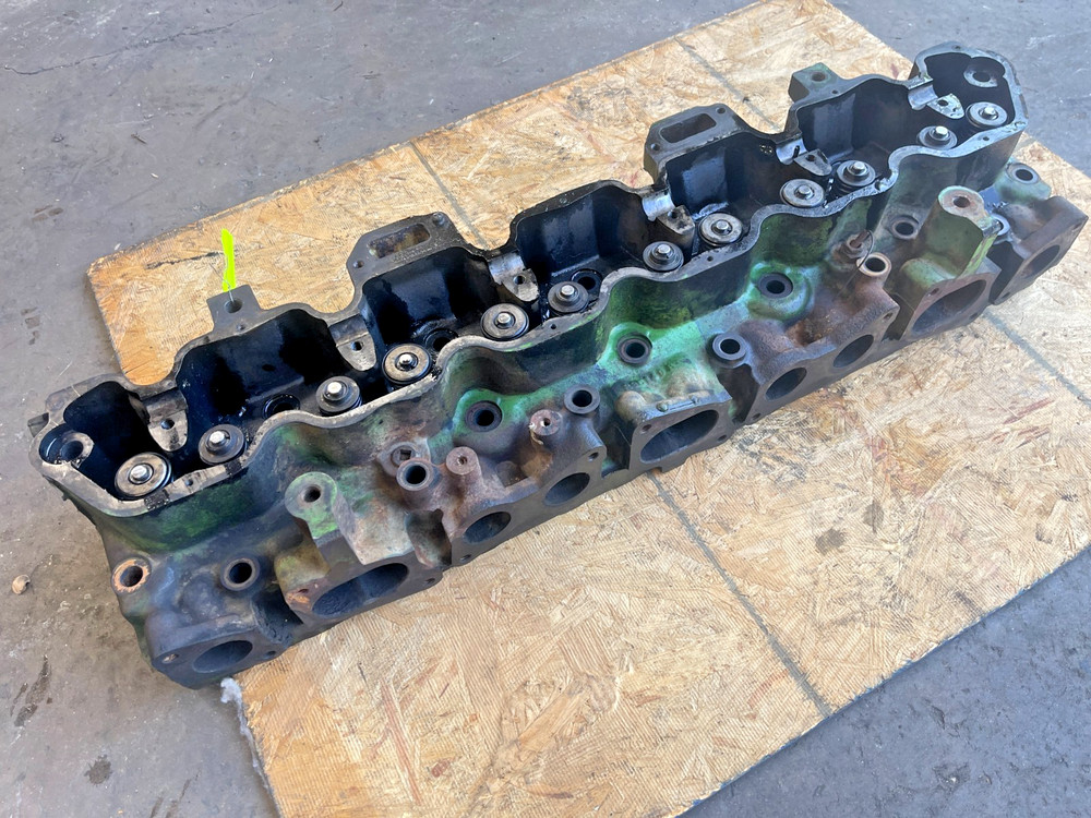 John Deere Tractor Cylinder Head R35140R