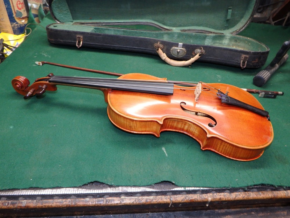Vintage Wojcik 4/4 Violin case and bow Nice