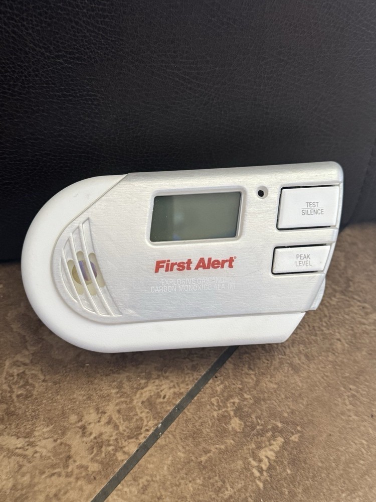 First Alert EXPLOSIVE GAS & CARBON MONOXIDE Alarm Used