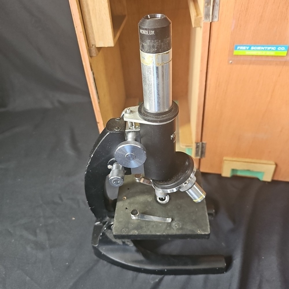 VINTAGE MONOLUX MICROSCOPE IN CASE Missing Pieces