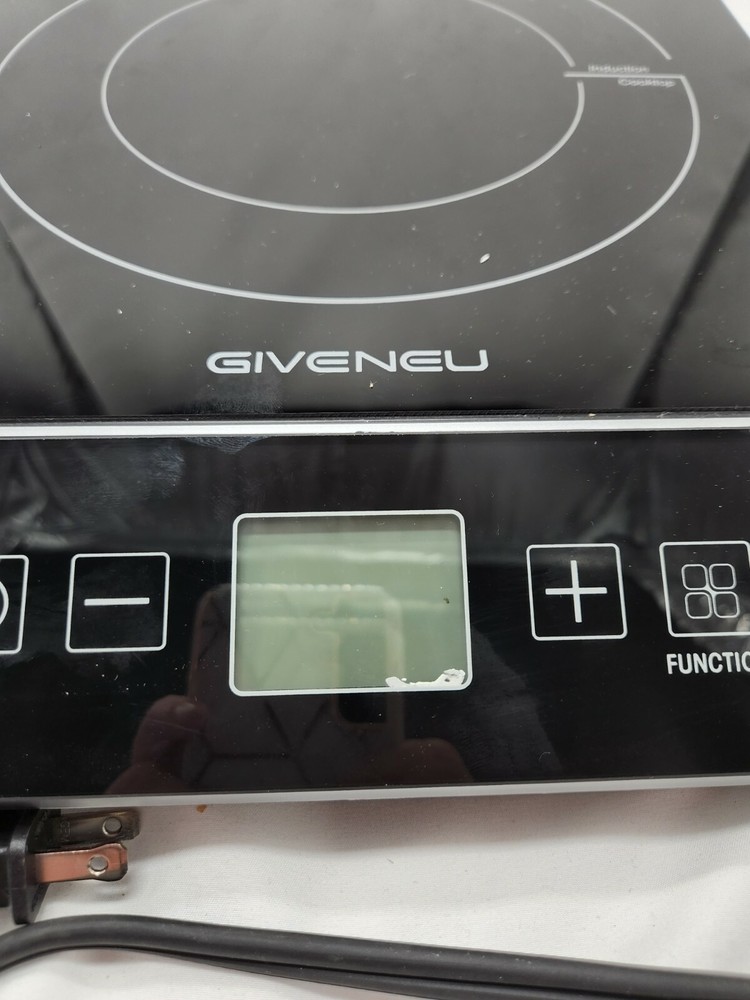 GIVENEU Portable Countertop Burner Induction Cooker has small cosmetic issue