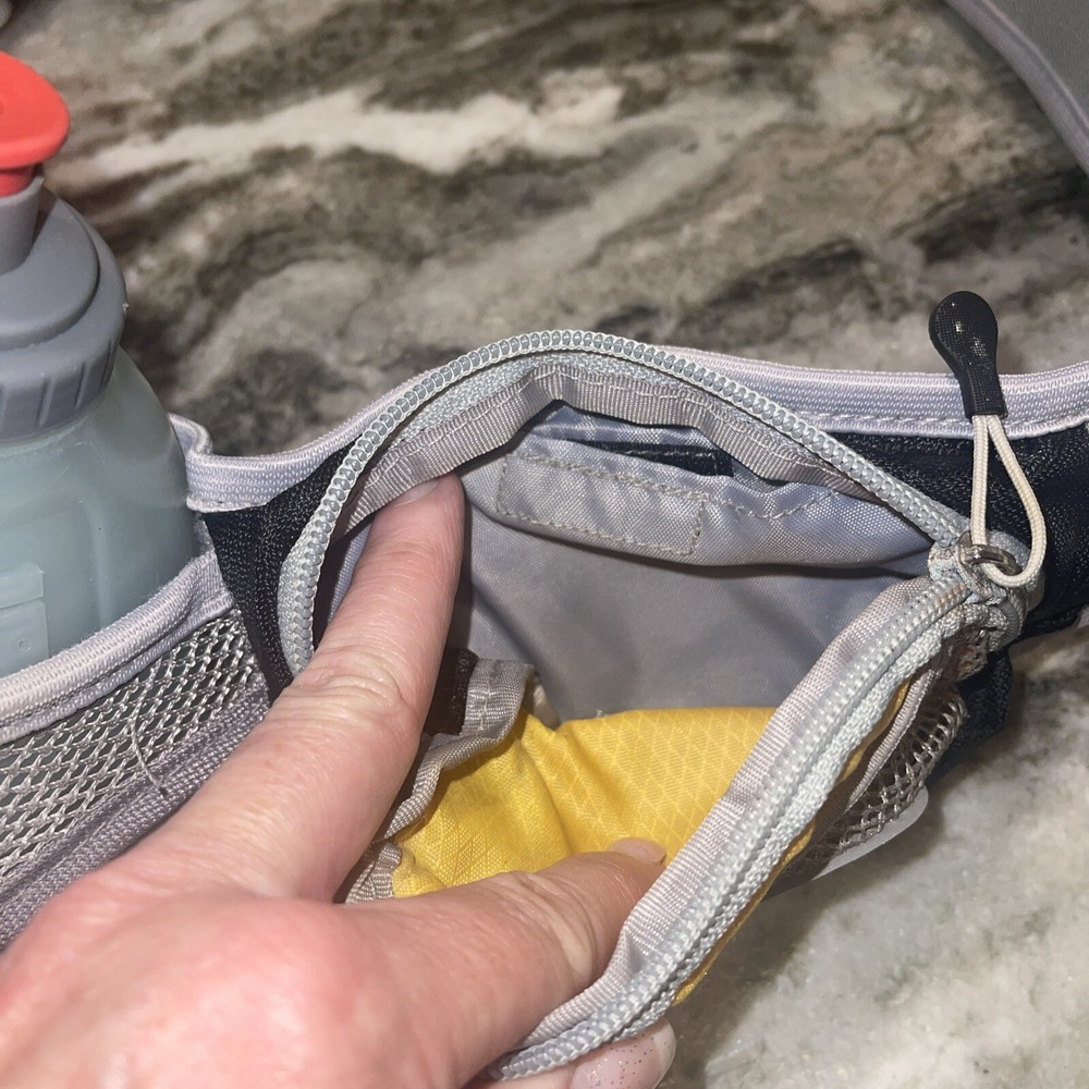 Ironman runners adjustable Hydration Running belt & Two (2) 10oz water bottles-M