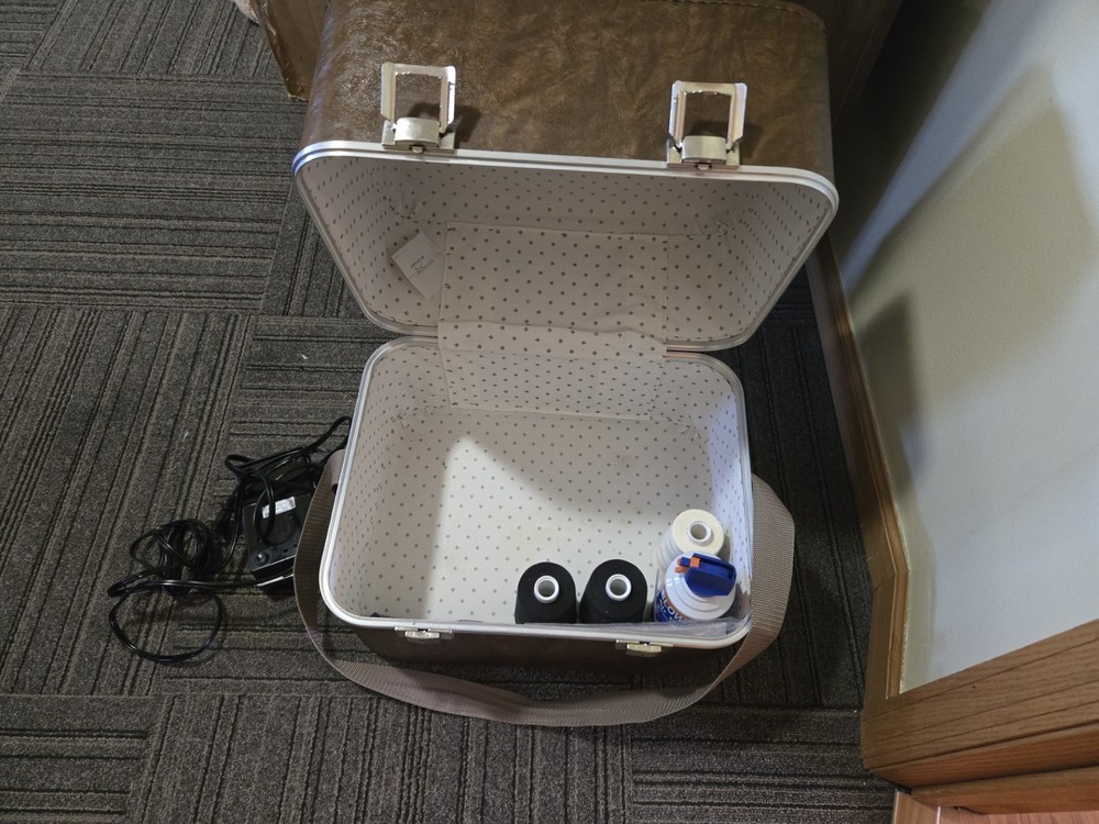 Elna 643 Serger Sewing Machine Runs