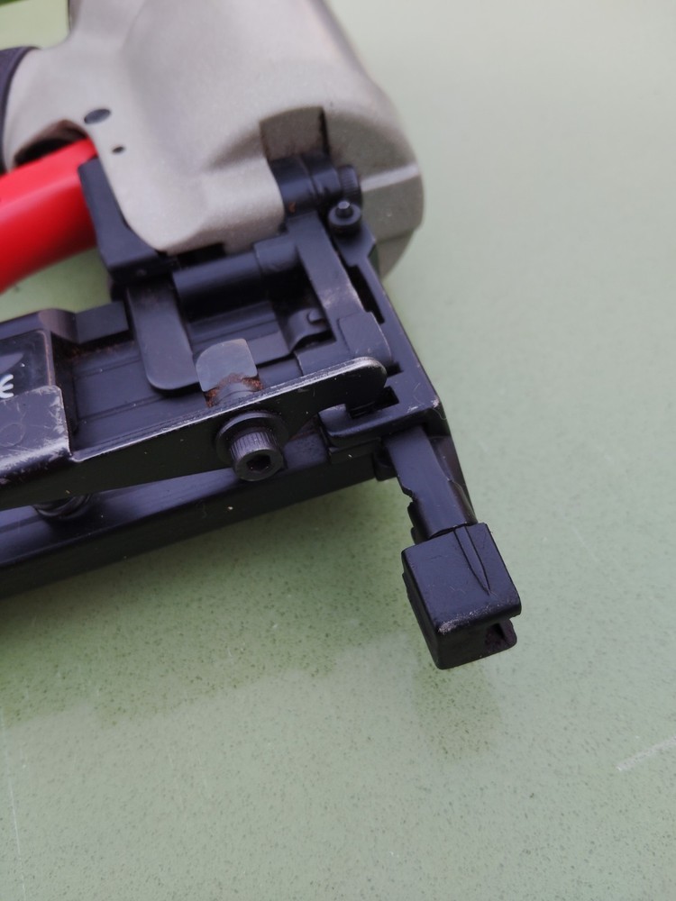 PORTERING CABLE PNEUMATIC NAIL GUN