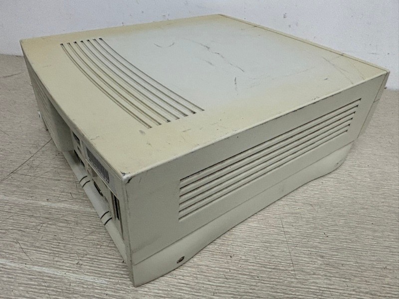 Power Macintosh 7500/100 M9379 Computer (no power)