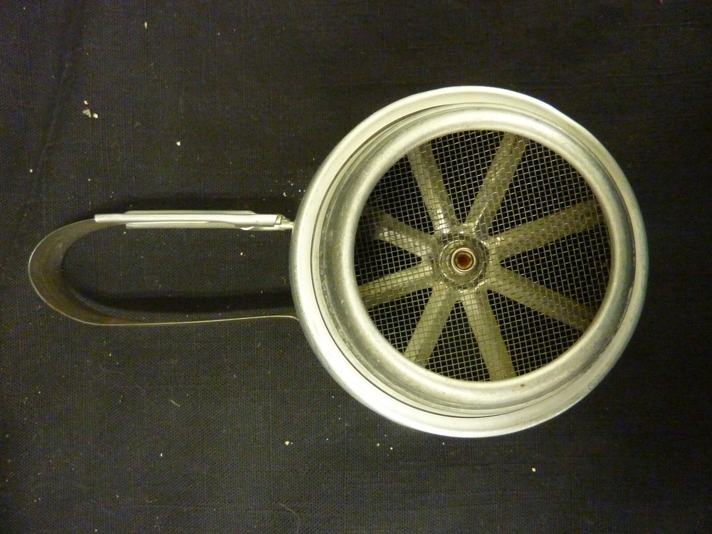 VINTAGE FOLEY SQUEEZE HANDLE FLOUR SIFTER 1 CUP ALUMINUM KITCHENWARE
