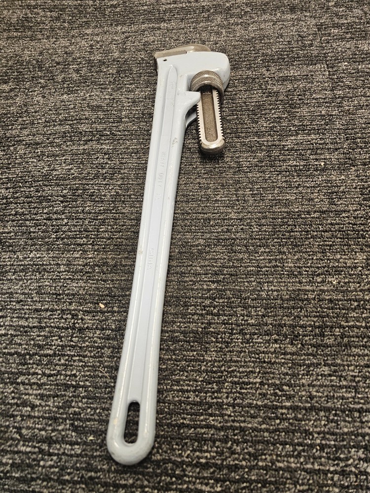 Adjustable Jaw Pipe Wrench 24" Size 21' Length Closed