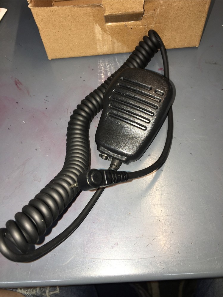 Hand Shoulder Speaker Mic. 👀 GR8 BUY.