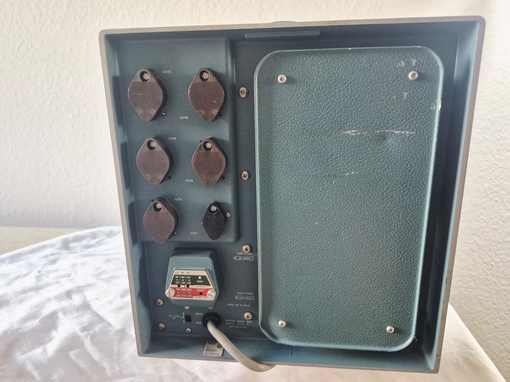 Tektronix Type 576 Curve Tracer High Power Measurement System Powers On