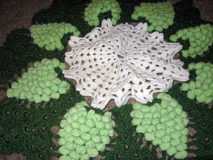 GREEN GRAPE CLUSTER ROUND 32" CROCHET LARGE TABLE BUFFET CENTER PIECE