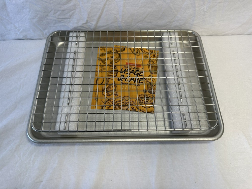 NutriChef Nonstick Cookie Sheet Baking Pan- Cooling Rack, Silver Coating(Medium)