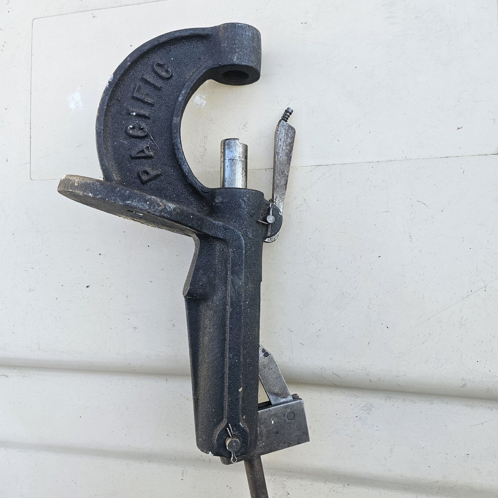 Vintage Pacific Reloading Press – Cast Iron