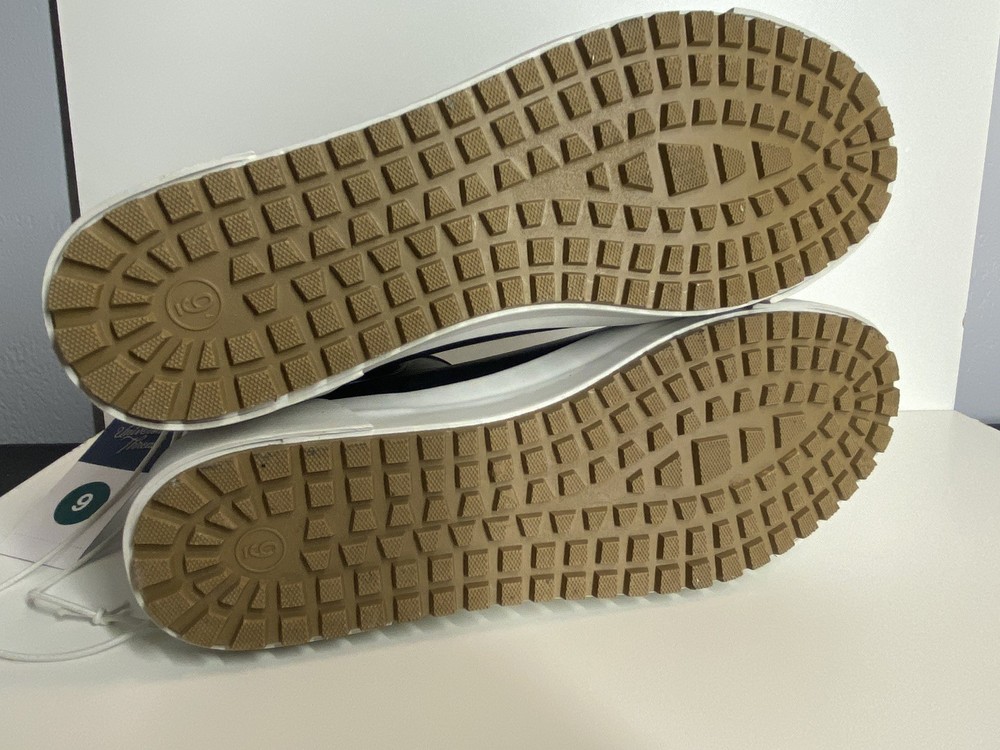 SHIRLEY BOOTS WATERPROOF SIZE 9 UNIVERSAL THREAD