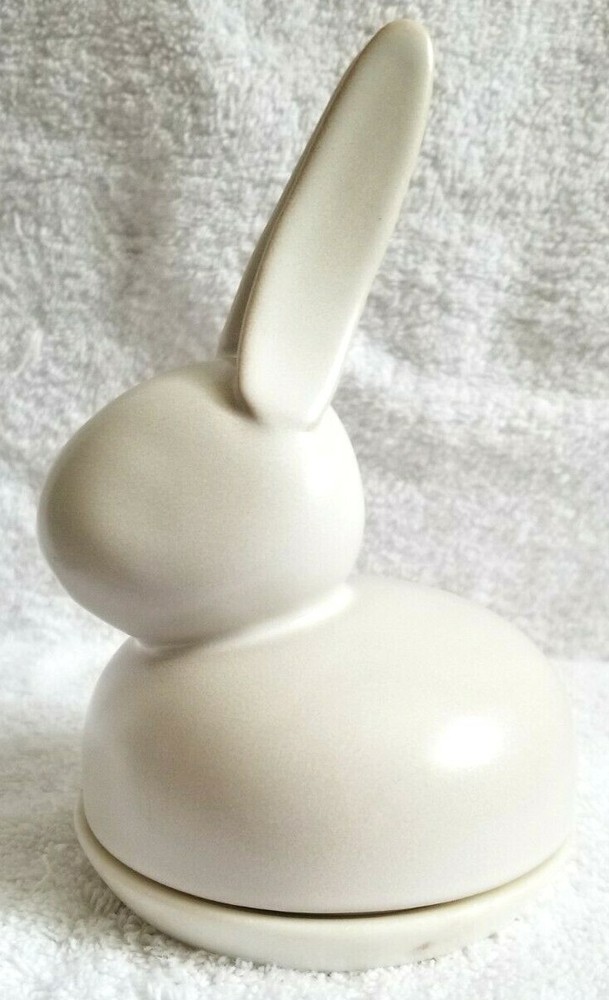 ADORABLE Round BUNNY RABBIT BUTTER DISH White