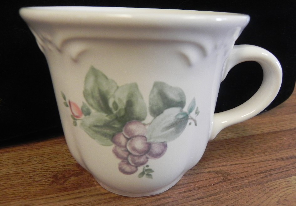 PFALTZGRAFF GRAPEVINE COFFEE TEA CUP ... Stoneware Grape Flower