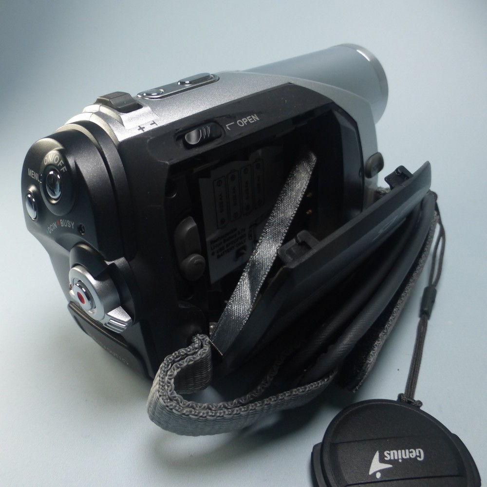 Genius G-Shot DV1210 Handheld Compact Digital Video Recorder Silver Tested