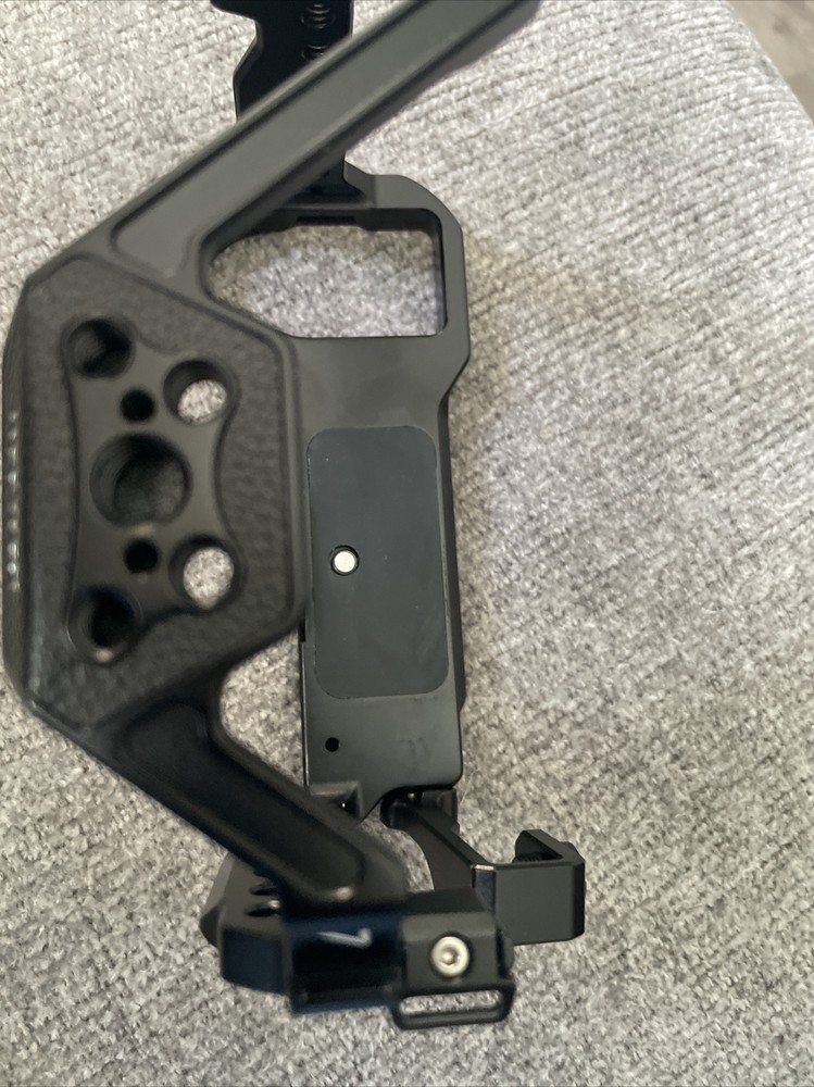 Neewer Camera Cage for RS2 RS3 Camera Cage Only - No Box