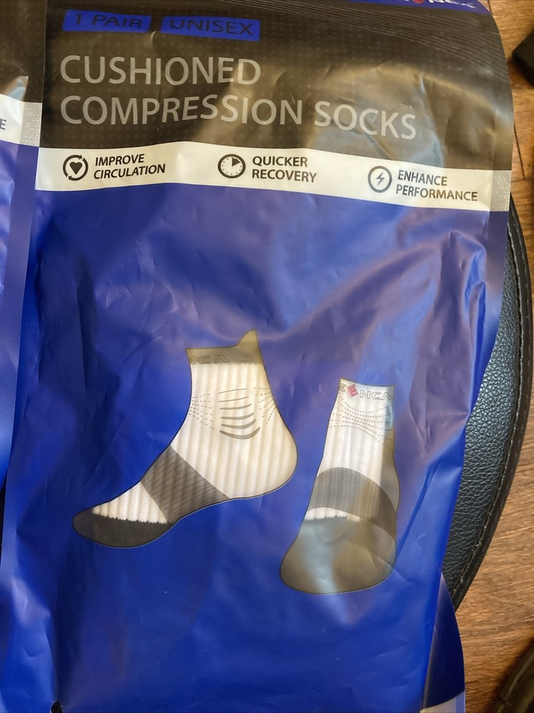 Neenca Cushioned Compression Ankle Socks, Unisex, Medium, Black/White, 2 Pairs!