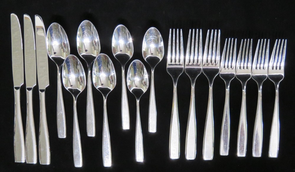 ONEIDA "Madison Avenue (?)" Stainless Flatware 17 Piece Set uu