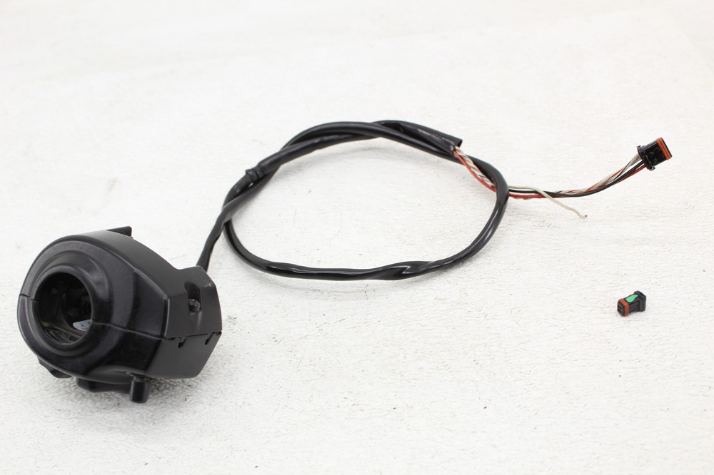 17-23 Harley Davidson Street Glide Right Control Switch Pack