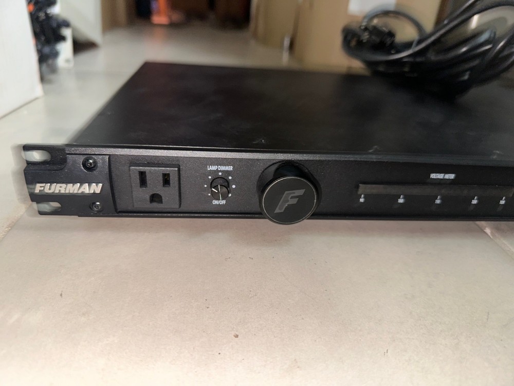 Furman PL-PLUSC 15A Advanced Power Conditioner with Lights & Voltmeter