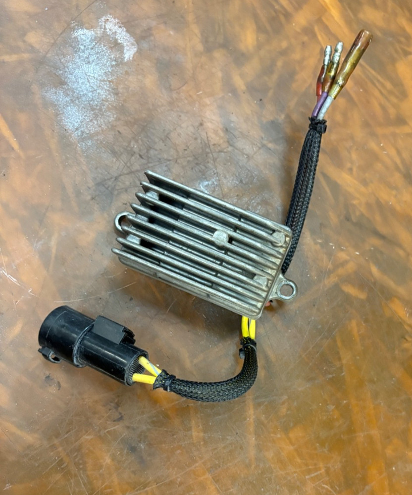 EVINRUDE RECTIFIER & REGULATOR 584890 1996-2001 25-35HP 3CYL 2 STROKE