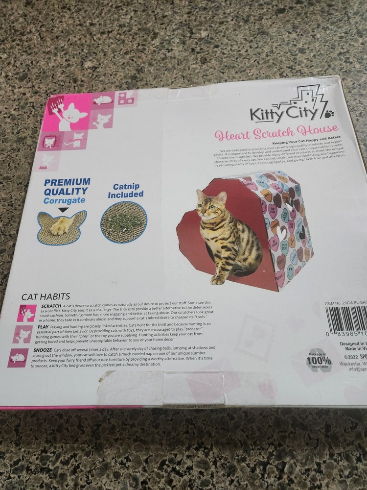 kitty scratching heart shape house