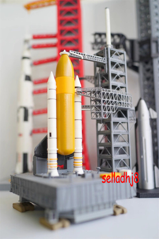 1/400 Space Shuttle Discovery with Launcher Platform Painted Model Collection